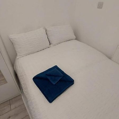 Double En-Suite Room Available In 3 Bed Apt Londres Exterior foto